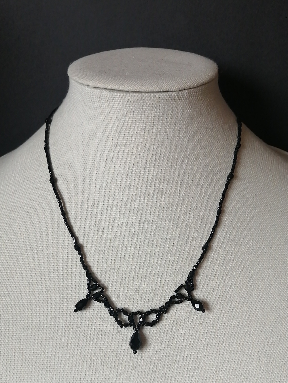 Black Faceted Shiny Seed Beads Necklace